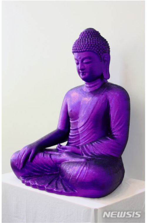 【서울=뉴시스】 노상균, 경배자를 위하여 For the Worshipers 2007 폴리에스터 레진 위에 시퀸 Sequins on Buddha Statue of Fiberglass & Polyester Resin 118x93.5x76.5cm