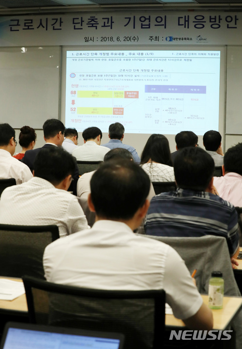 [주52시간]대책 없는 중소기업들…"기계로 대체해야지"