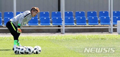【상트페테르부르크(러시아)=뉴시스】고범준 기자 = 20일(현지시간) 오전 한국 축구대표팀 조현우 골키퍼가 베이스캠프인 러시아 상트페테르부르크 로모노소프 스파르타크 스타디움에서 훈련을 하고 있다. 대한민국 축구 대표팀은 오는 24일 멕시코, 27일 독일과 각각 2,3차전 조별리그를 치른다. 2018.06.20. bjko@newsis.com
