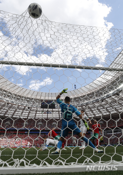 '호날두 4호골' 포르투갈, 1:0 진땀승…모로코 첫 탈락 확정