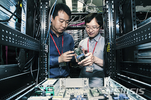 SKT, AI 가속 솔루션 개발...'누구' 서비스 용량 5배 늘린다