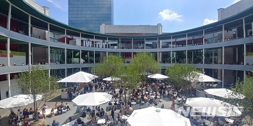 【스위스=뉴시스】 아트바젤이 열리는 행사장 전경