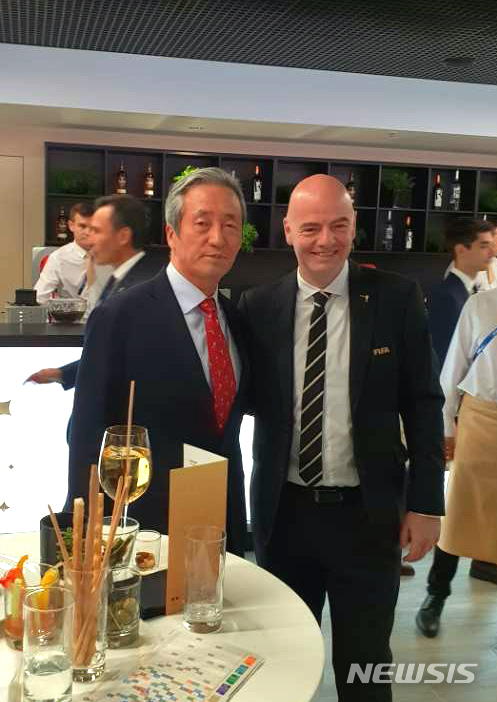 정몽준 대한축구협회 명예회장과 지아니 인판티노 FIFA 회장 [사진제공: 대한축구협회]