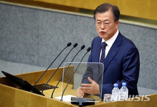 【모스크바(러시아)=뉴시스】전신 기자 = 문재인 대통령이 21일(현지시간) 러시아 모스크바 국가의회 두마(하원)에서 대한민국 대통령 최초로 연설을 하고 있다. 2018.06.21.&nbsp; photo1006@newsis.com 