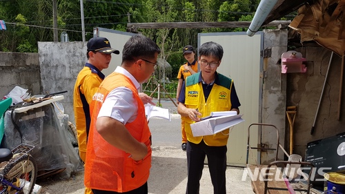 【진주=뉴시스】정경규 기자 = 경남 진주 한국남동발전은 22일 문산읍에서 소방서 등 관계기관과 합동으로 안전드림 서비스를 시행했다.2018.06.22.(사진=남동발전 제공) photo@newsis.com