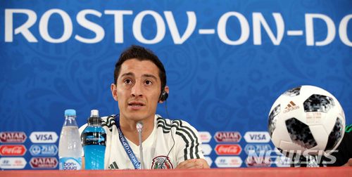 【로스토프나도누(러시아)=뉴시스】고범준 기자 = 2018 러시아월드컵 조별리그 F조 2차전 대한민국과 멕시코의 경기를 앞둔 22일 오후(현지시간) 러시아 로스토프 아레나에서 열린 공식 기자회견에서 멕시코의 과르다도가 취재진 질문에 답변하고 있다.&nbsp; 대한민국 축구 대표팀은 오는 24일 멕시코, 27일 독일과 각각 조별리그를 치른다. 2018.06.22. bjko@newsis.com
