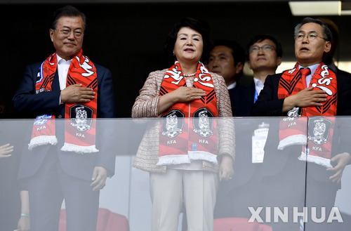 문재인 대통령, 태극전사들 격려…멕시코전 현장 방문