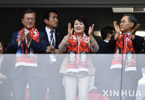 문재인 대통령, 태극전사들 격려…멕시코전 현장 방문