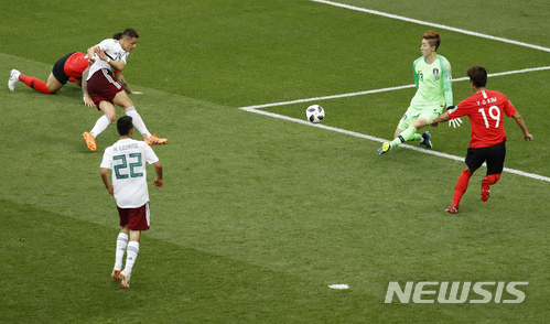 [속보]한국 0-2 멕시코(후반 21분·하비에르 에르난데스)&nbsp; 