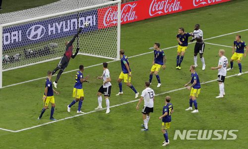 '패스의 달인' 크로스 결정적 한방, 독일도 한국도 살렸다