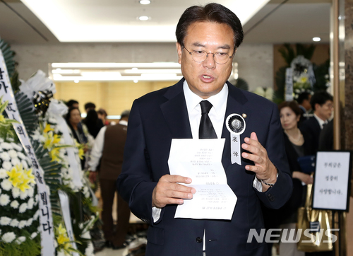 【서울=뉴시스】조성봉 기자 =정진석 자유한국당 의원. 2018.06.24. photo@newsis.com