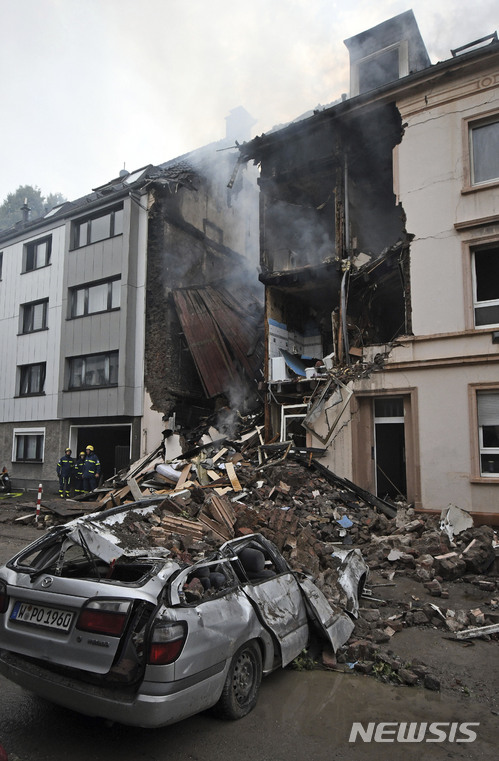 독일 부페르탈 시 아파트 폭발 모습. 4명이 크게 다쳤다. AP