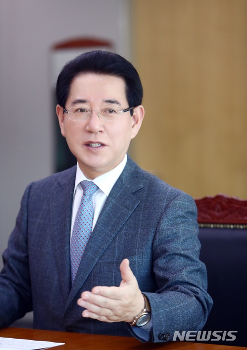 【무안=뉴시스】배상현 기자 = 25일 김영록 전남지사 당선자 인터뷰 사진. 2018.06.25 (사진= 김영록 전남지사 당선자 측 제공) praxis@newsis.com