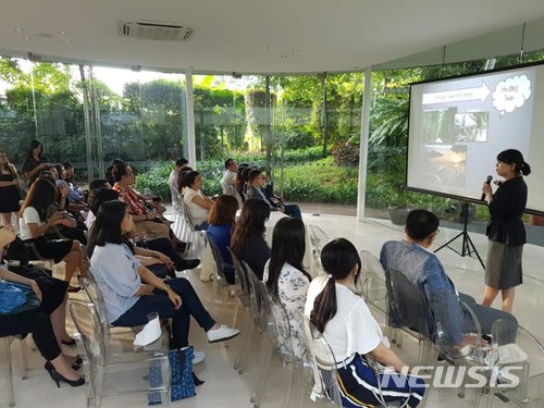 【광주=뉴시스】구길용 기자 = 광주시와 광주관광컨벤션뷰로는 지난 22일부터 이틀동안 싱가포르 아마라 생추어리 리조트와 선텍 싱가포르 컨벤션센터 등에서 현지 관광설명회를 개최했다. 2018.06.25. (사진=광주컨벤션뷰로 제공)&nbsp; kykoo1@newsis.com 