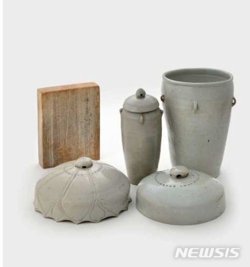 【서울=뉴시스】'조선왕실 아기씨의 탄생' 특별전 성종 태항아리와 태지석(成宗白磁胎壺, 胎誌石)