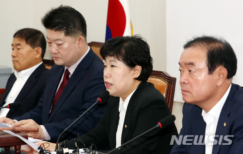 【서울=뉴시스】이종철 기자 = 25일 오전 서울 여의도 국회에서 열린 민주평화당 최고위원-국회의원 연석회의에서 조배숙 대표가 모두발언을 하고 있다. 2018.06.25. jc4321@newsis.com