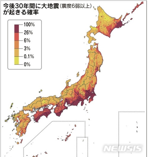 【서울=뉴시스】일본 30년 내 대지진(진도 6약 이상) 발생 확률 예측지도. 색깔이 붉은색에 가까울 수록 확률이 높다. (사진출처:니혼게이자이신문 캡처) 2018.06.26.