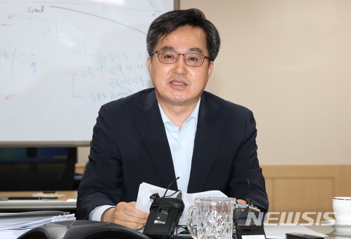 김동연 "탄력 근로시간제 6개월 확대, 필요성 있다"…홍영표에 호응