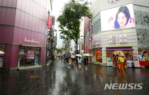 '고용 충격'에 무너진 소비심리…17개월만에 기준치 '하회'