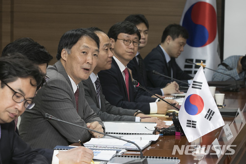 【서울=뉴시스】사진공동취재단 = 지난 6월26일 오전 서울 서초 국립외교원에서 열린 한.미 방위비 협상 제4차 회의에서 장원삼 우리측 한미방위비협상대사가 모두 발언을 하고 있다. 2018.11.19 photo@newsis.com