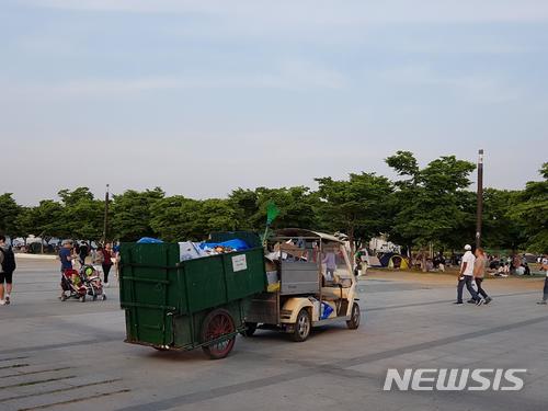 한강공원 거리공연 난립 막는다…쓰레기통 3배 늘려 