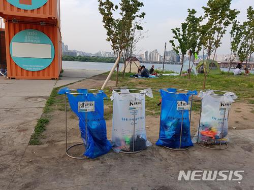 한강공원 거리공연 난립 막는다…쓰레기통 3배 늘려 
