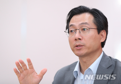 【서울=뉴시스】조수정 기자 = 유병채 문화체육관광부 관광산업정책과장이 서울 서계동에서 뉴시스와 인터뷰 하고 있다. 2018.06.29. chocrystal@newsis.com