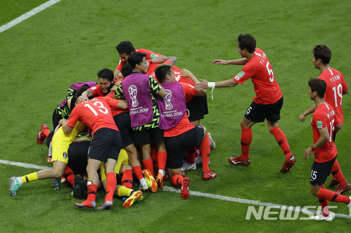 '기적' 일궈낸 태극전사들, 디펜딩챔피언 독일에 2:0 승