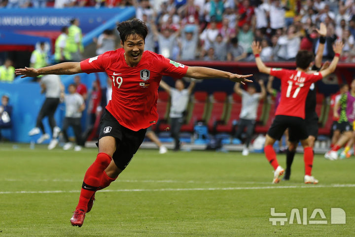 [카잔=AP/뉴시스] 2018 국제축구연맹(FIFA) 러시아 월드컵 조별리그 F조 최종 3차전에서 독일을 상대로 선제골을 터뜨린 김영권. 2018.06.27.