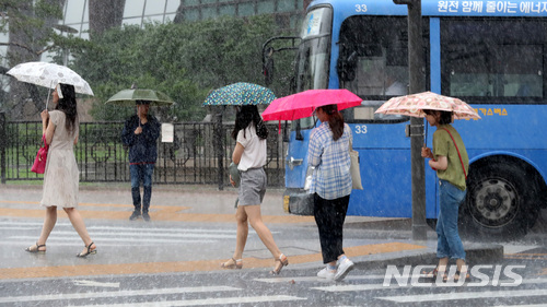 '우산 필수' 전국 소나기…폭염은 한풀 꺾여