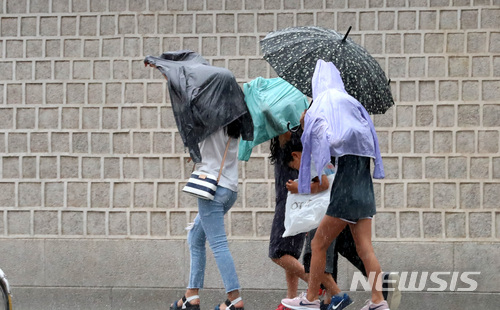 내일 우산 챙기세요…곳곳에 소나기
