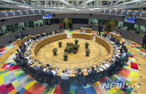 【브뤼셀=AP/뉴시스】28일(현지시간) 벨기에 브뤼셀에서 유럽연합(EU) 정상회의가 열리고 있다. 정상회의는 29일까지 지속된다. 2018.06.29