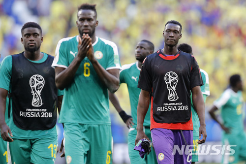 Senegal&#039;s players leave the field after the group H match between Senegal and Colombia, at the 2018 soccer World Cup in the Samara Arena in Samara, Russia, Thursday, June 28, 2018. (AP Photo/Efrem Lukatsky)