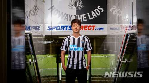 기성용, 뉴캐슬과 2년 간 계약했다.