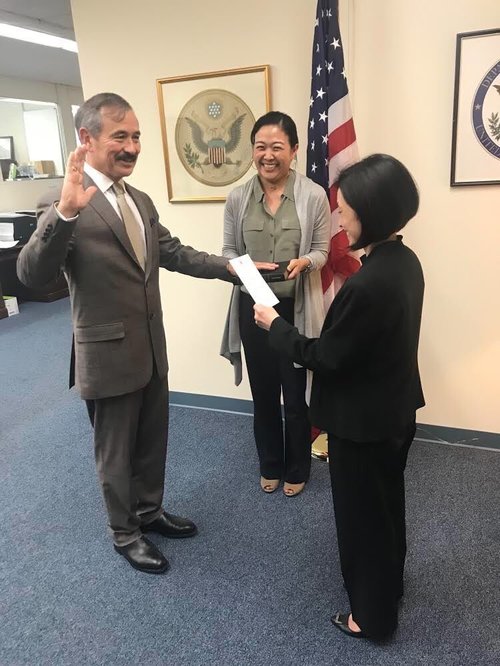 【서울=뉴시스】 해리 해리스 주한 미국 대사가 지난달 30일 워싱턴 국무부 청사에서 취임선서를 하고 있다. <사진출처: 마이크 폼페이오 미 국무장관 트위터> 2018.07.06