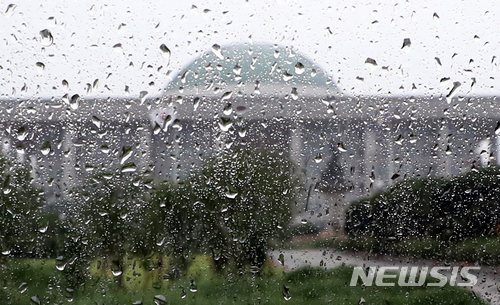내일 전국 곳곳 빗방울…미세먼지 '좋음'~'보통'
