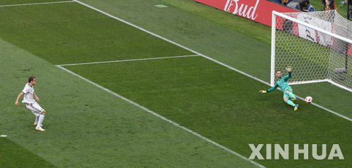 (180701) -- MOSCOW, July 1, 2018 (Xinhua) -- Artem Dzyuba (L) of Russia scores a penalty kick during the 2018 FIFA World Cup round of 16 match between Spain and Russia in Moscow, Russia, July 1, 2018. (Xinhua/Wang Yuguo)