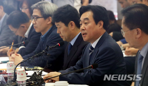 【서울=뉴시스】임태훈 기자 = 대통령 직속 재정개혁특별위원회 강병구 위원장이 3일 오후 서울 종로구 이마빌딩에서 열린 재정개혁특위 제2차 전체회의에서 모두발언하고 있다.&nbsp; 특위는 이날 회의에서 종합부동산세 인상안 등을 최종 확정해 정부에 권고할 예정이다. 2018.07.03.&nbsp;&nbsp; taehoonlim@newsis.com