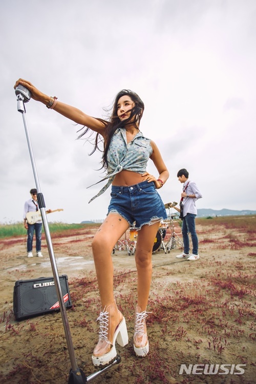 하리수, 6년 만에 가수 컴백..."선입견 없이 들어달라"