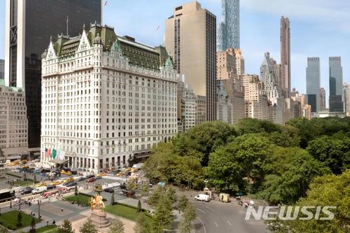 【서울=뉴시스】 카타르 국영 펀드 '카타라 호스피탤리티'가 뉴욕 플라자호텔을 6억 달러(약 6695억원)에 인수한다고 월스트리트저널(WSJ)이 3일(현지시간) 보도했다. 사진은 맨해튼 센트럴파크 남동쪽에 있는 플라자호텔의 모습.2018. 7. 4.(출처 : booking.com)