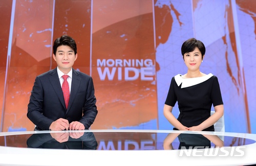 SBS '평일 모닝와이드 뉴스' 박현석(왼쪽), 이병희 앵커