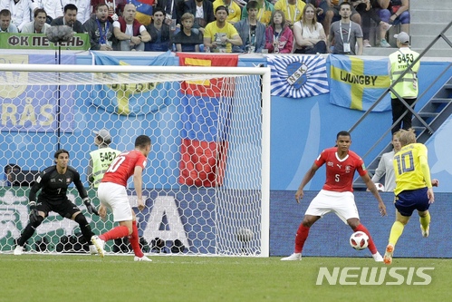 '포르스베리 결승골' 스웨덴, 24년만에 월드컵 8강 진출