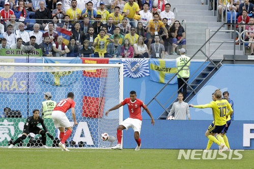 '포르스베리 결승골' 스웨덴, 24년만에 월드컵 8강 진출