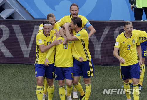 '포르스베리 결승골' 스웨덴, 24년만에 월드컵 8강 진출