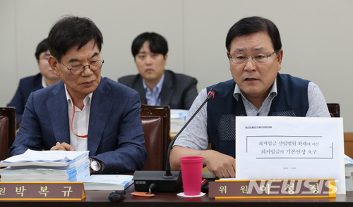 노동계 "경영계 장외행동 비겁…오후까지 안오면 표결해야"