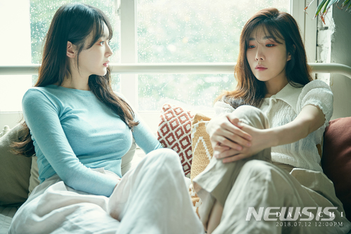 강민경(왼쪽), 이해리