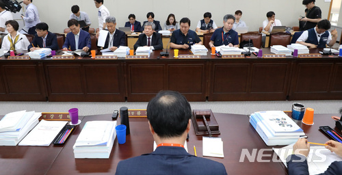 최저임금 최초요구안 제출 앞두고 최저임금委 기싸움 '팽팽'&nbsp; 