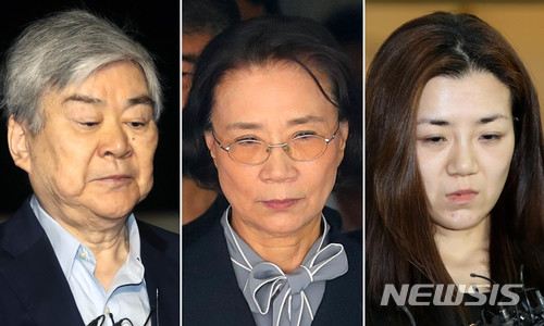 【서울=뉴시스】사진부 = 법원이 6일 오전 검찰이 청구한 조양호 한진그룹 회장의 구속영장을 기각했다. "피의자의 방어권을 보장할 필요가 있다"는 이유다. 이로써 조현민 전 대한항공 전무, 이명희 전 일우재단 이사장 등 조양호 일가에 4차례 청구된 구속영장이 모두 기각됐다. 사진은 (왼쪽부터) 6일 서울 구로 남부구치소를 나서는 조양호 회장과, 지난 6월 20일 영장실질심사를 받고 서울 중앙지법을 나서는 이명희 전 일우재단 이사장, 지난 5월 2일 서울강서경찰서에서 조사를 마치고 귀가하는 조현민 전 대한항공 전무. 2018.07.06.&nbsp;&nbsp; photo@newsis.com 