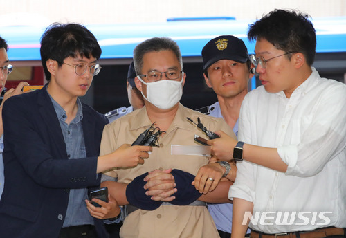 【서울=뉴시스】배훈식 기자 = '드루킹' 김모(49)씨가 지난 7일 오전 서울 서초구 허익범 특별검사팀 사무실에 출석하고 있다. 2018.07.07. dahora83@newsis.com