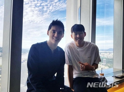 김준수(왼쪽), 손흥민